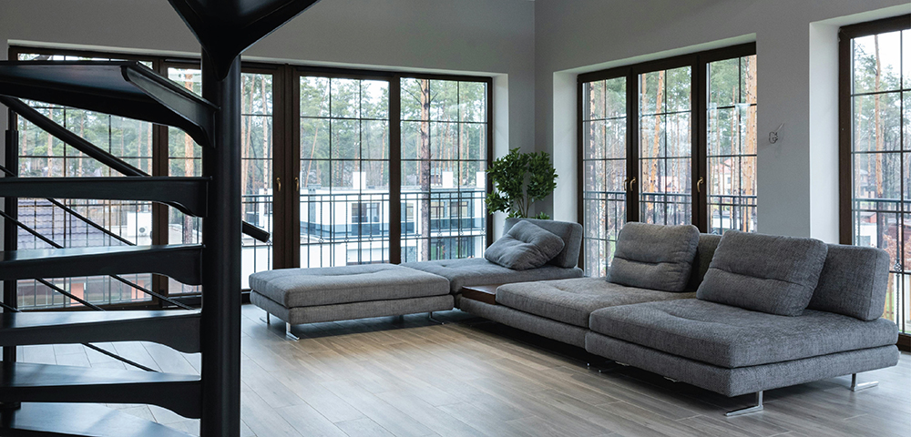 Discover how to layer metal accents for your home décor